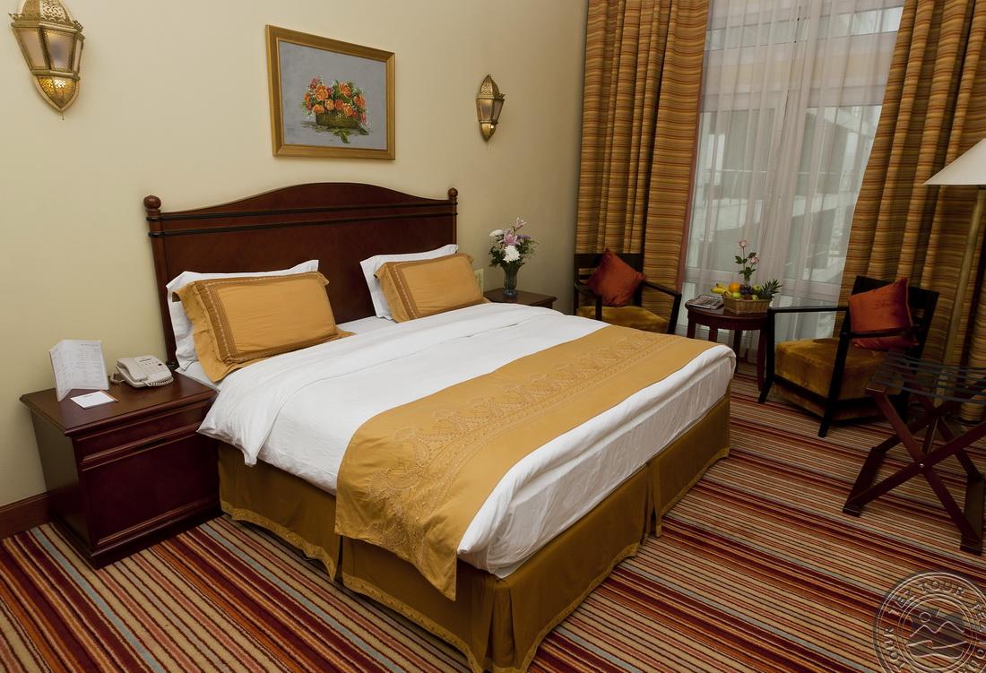 Hotel uae. Шарджа отели 3 звезды. Hotel Holiday International комнаты. Holiday International Sharjah 4 Шарджа. Rayan Hotel.